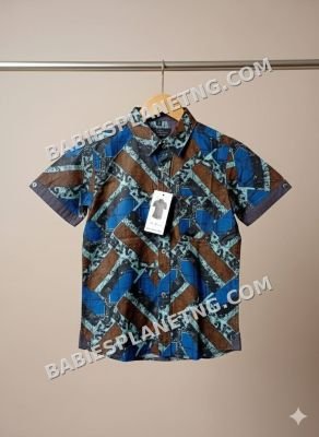 Short-sleeved button-down shirt.013