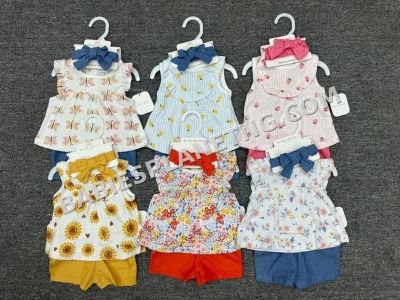 Baby girl's three-piece clothing set