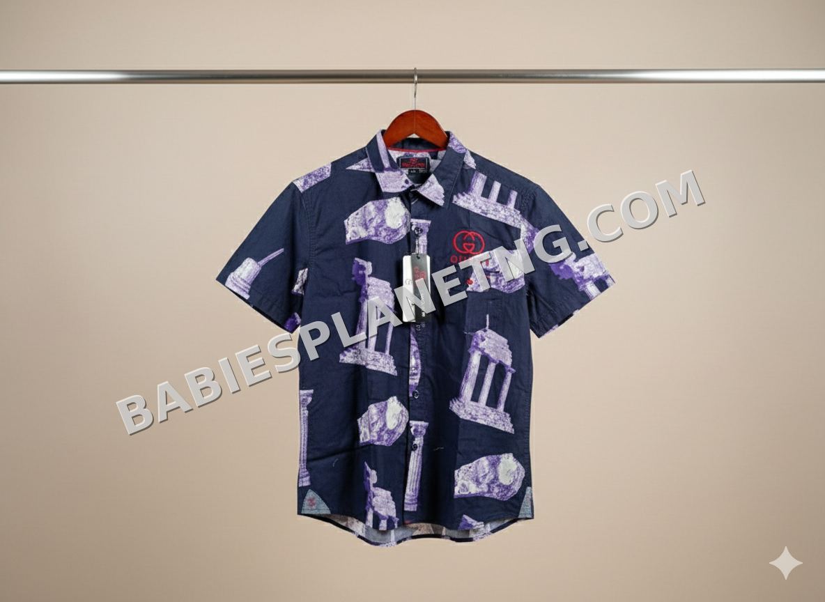 navy blue short-sleeve button-down shirt.010